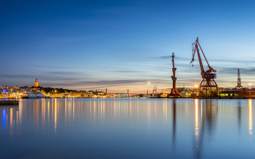 Image of the port of Gothenburg at night.